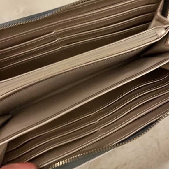 Guess Chevron Classic White Wallet - Picture 7 of 17